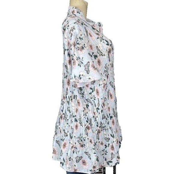 Only Necessities +22/24 Blue Floral Butterfly Pleated Button Short Sleeve Blouse - Picture 5 of 6
